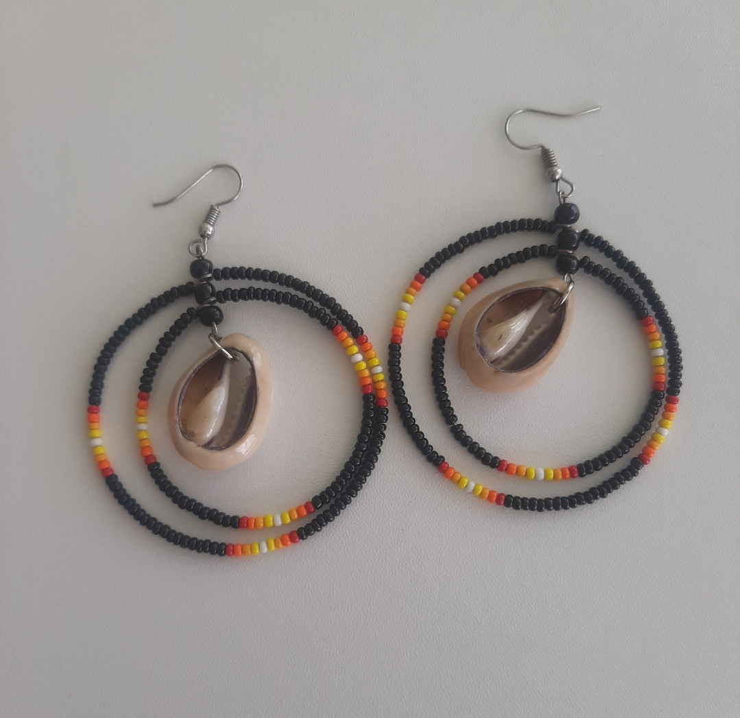 Flame and Shell Round Beaded Earrings