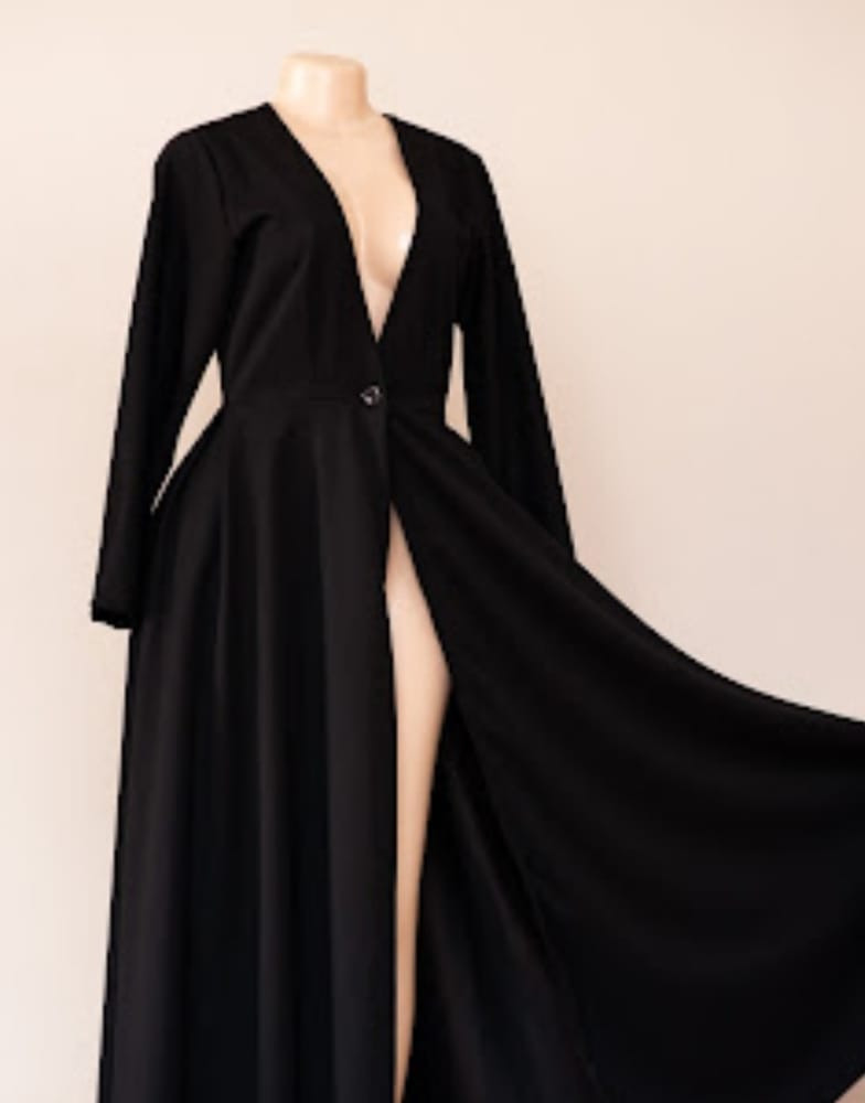 Elegant Black gown With Front Slit