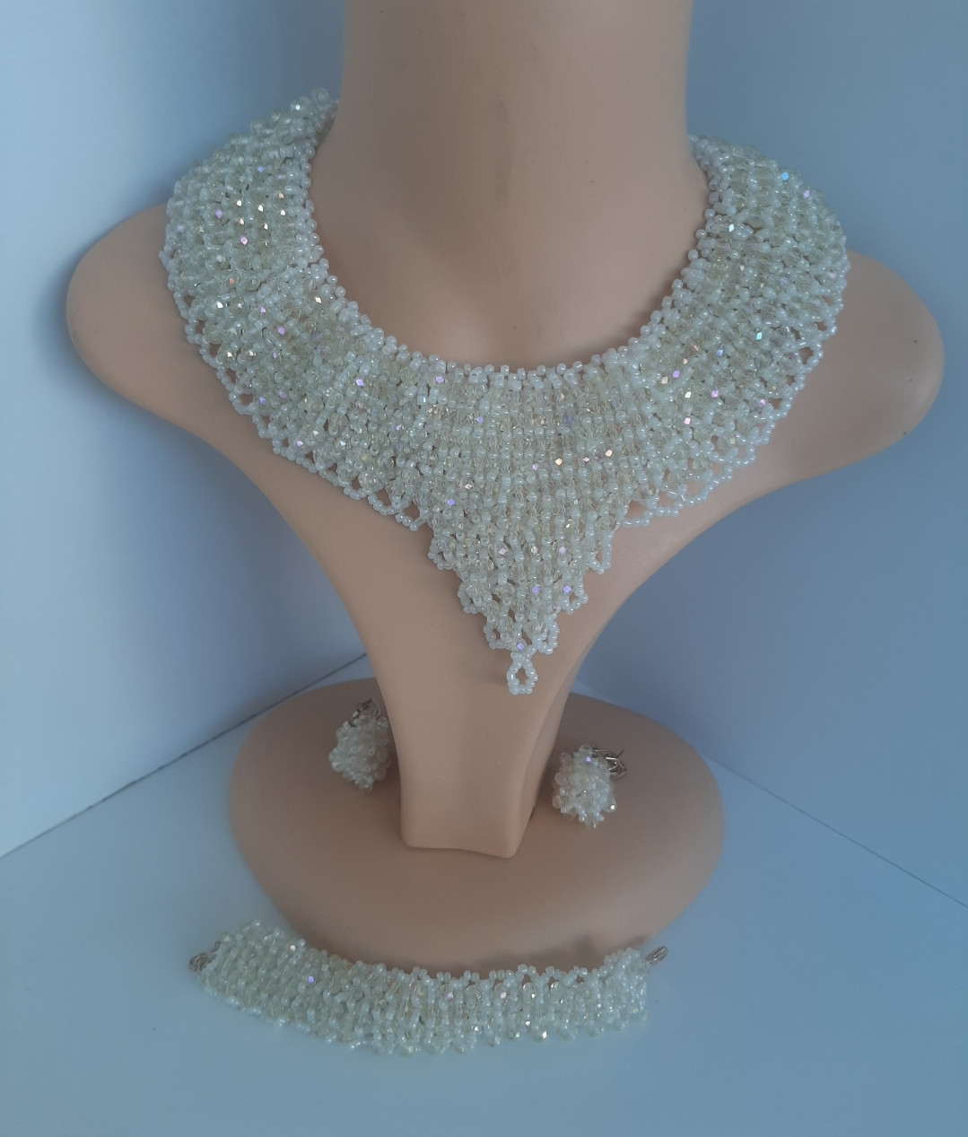 Cream White Shiny Necklace Set
